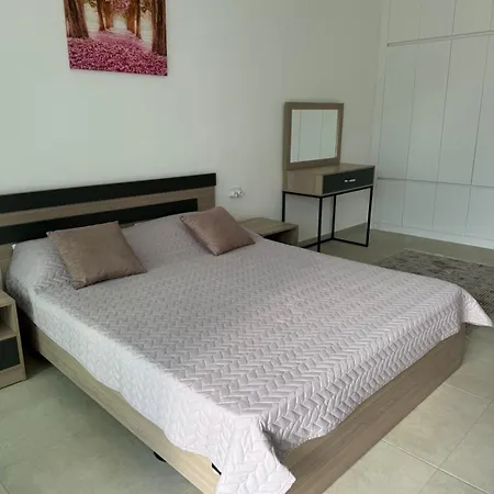 In Kyrenia Pearl Island Βορόκλινη